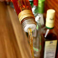 Cap-On Freeflow Pourer